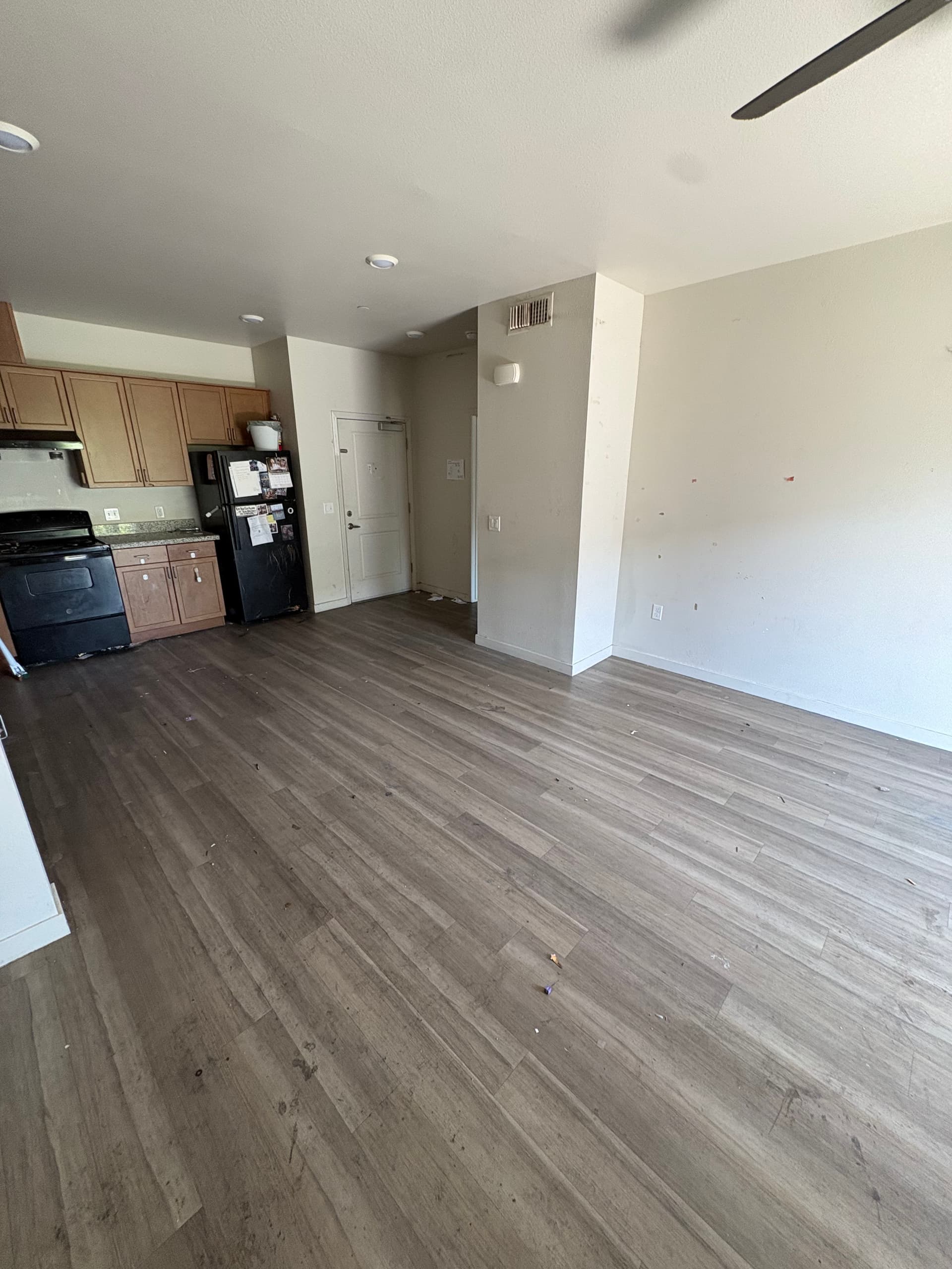 Gallery photos for Fresno Apartment Trash-Out Goes From Packed to Empty: Image #4