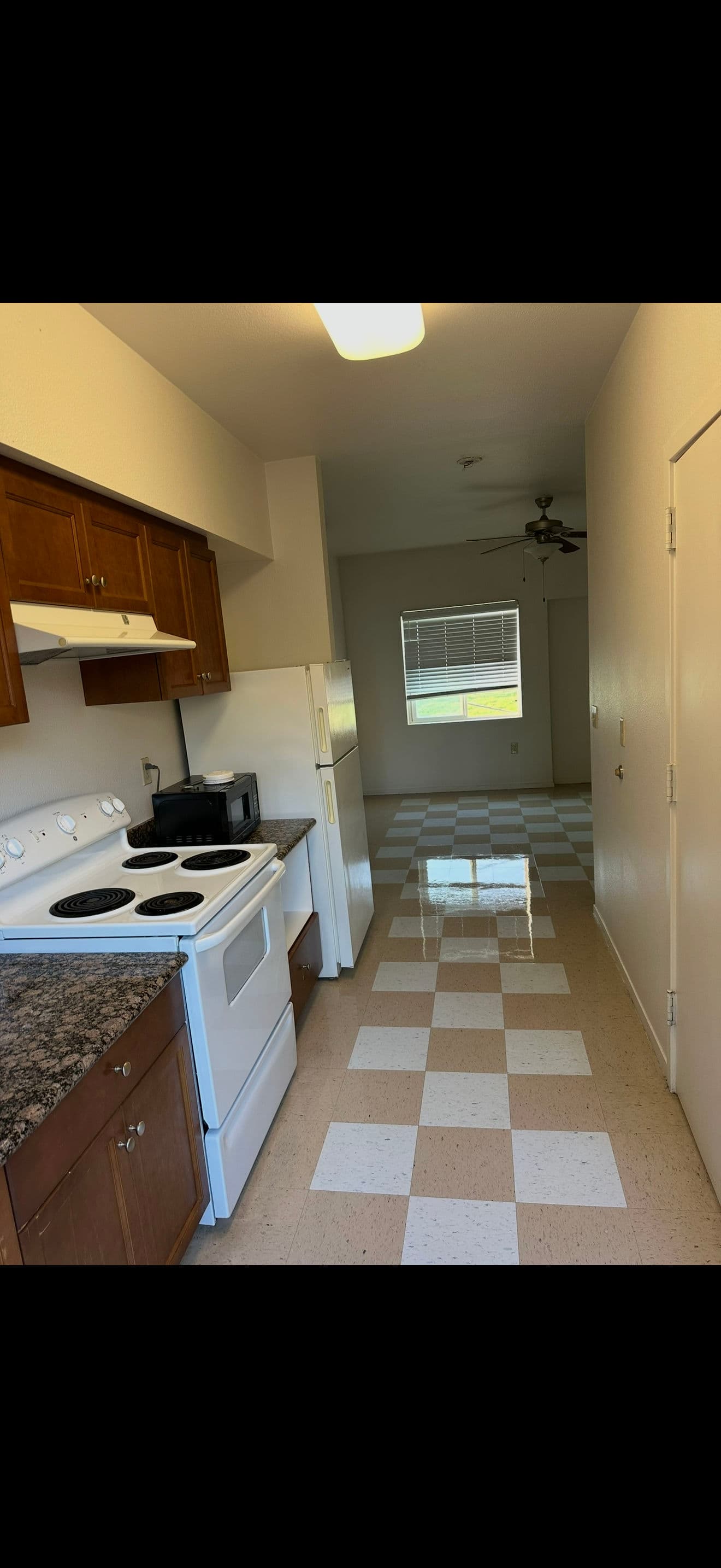 Gallery photos for Apartment Unit Turnover with Strip and Wax Floor Service: Image #5