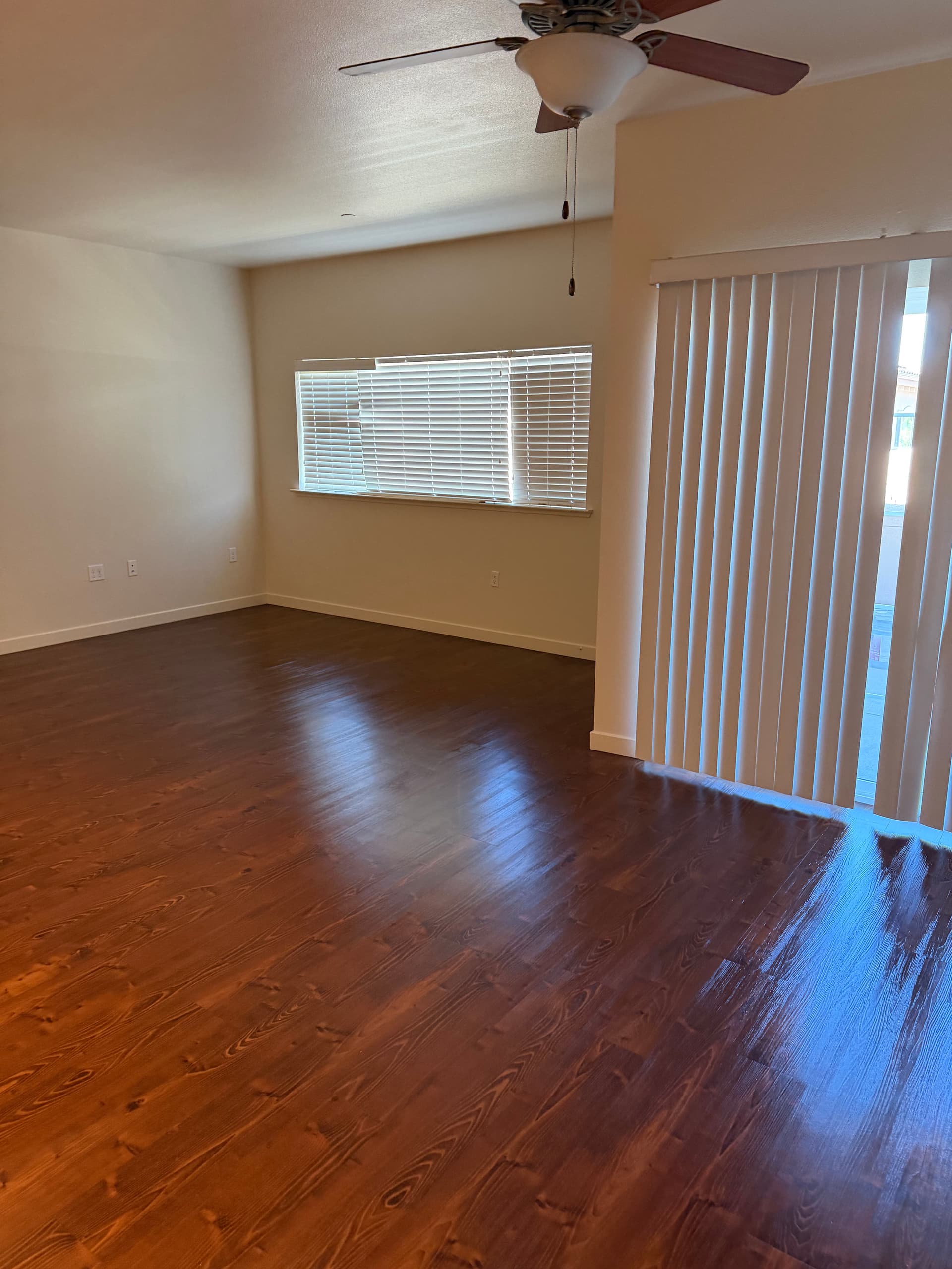 Gallery photos for Apartment Unit Turnover Deep Clean with Stripped and Waxed Floors: Image #4