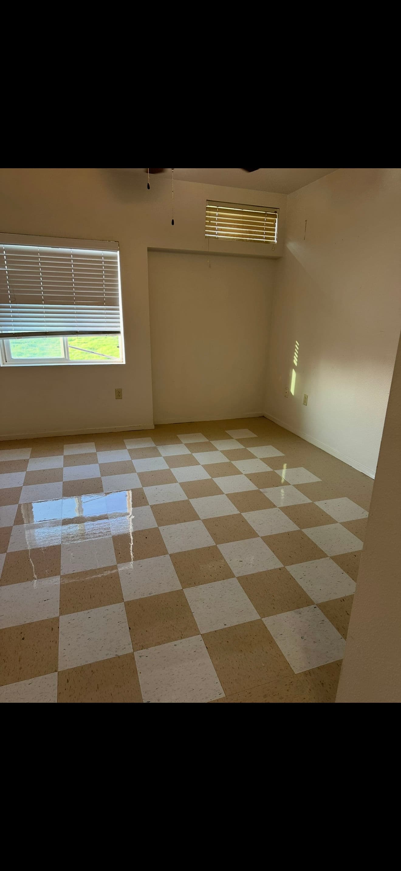 Gallery photos for Apartment Unit Turnover with Strip and Wax Floor Service: Image #8