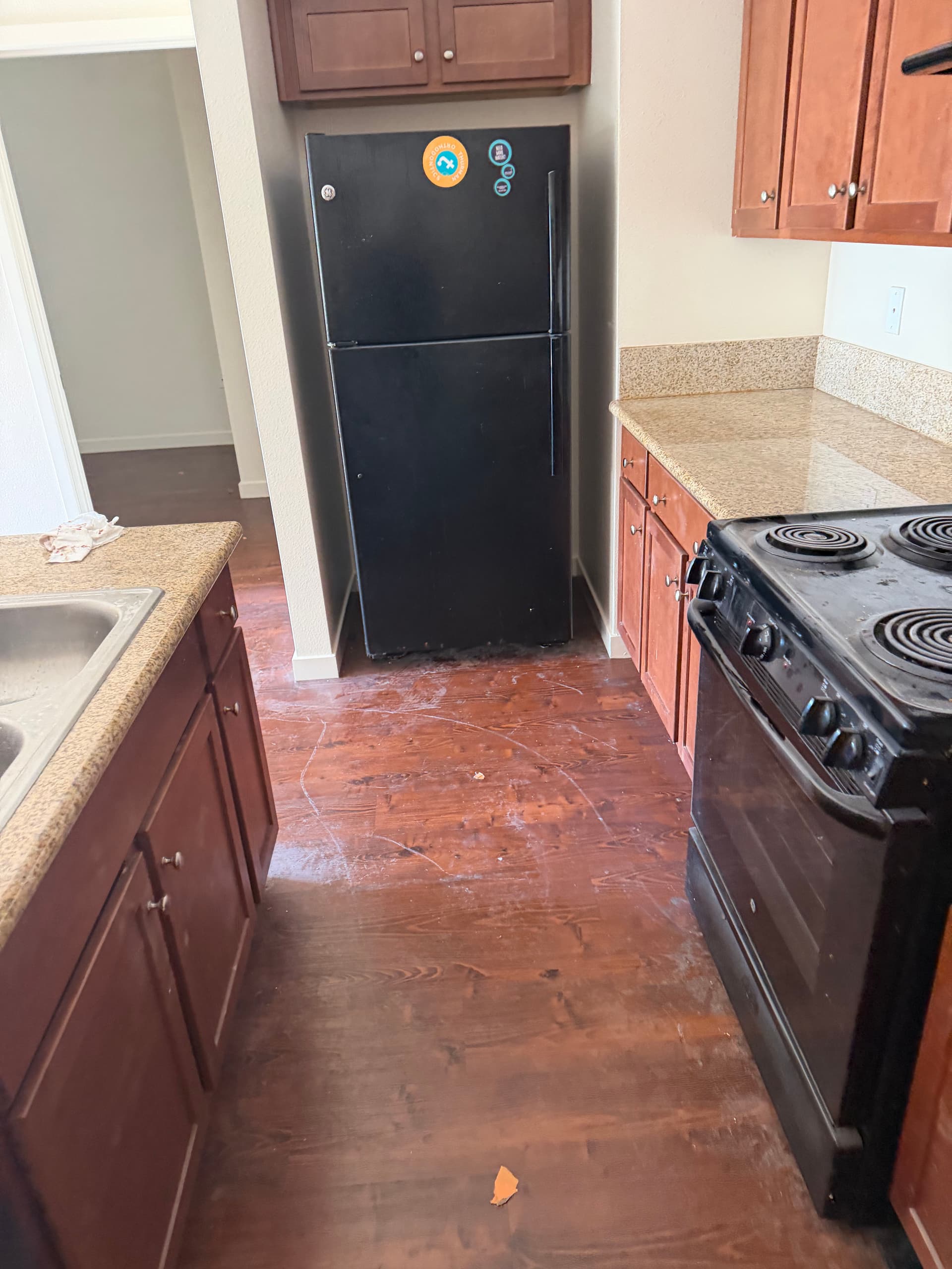 Gallery photos for Apartment Unit Turnover Deep Clean with Stripped and Waxed Floors: Image #2