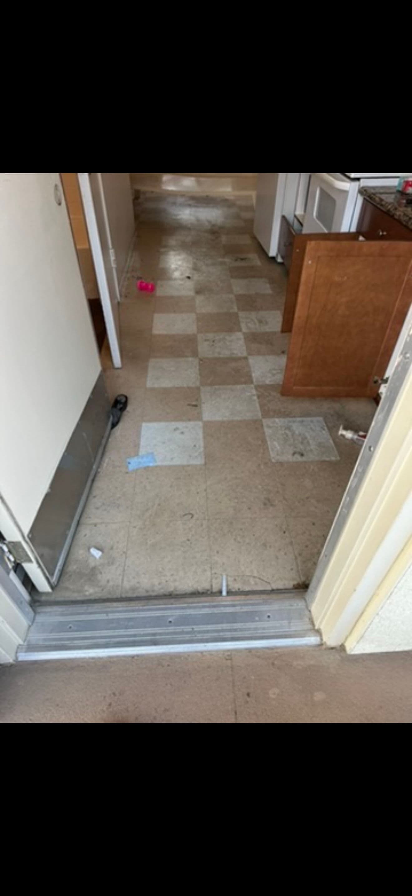 Gallery photos for Apartment Unit Turnover with Strip and Wax Floor Service: Image #1