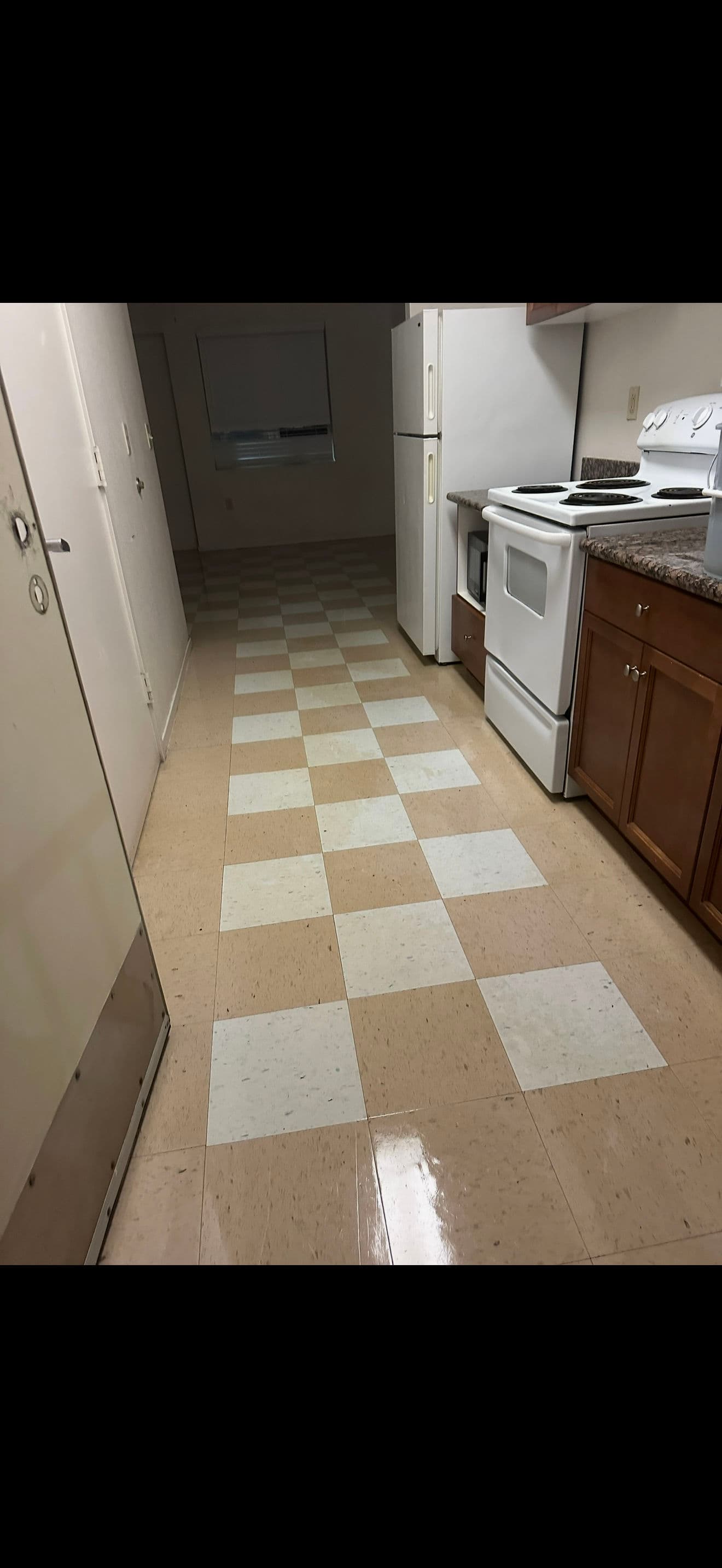 Gallery photos for Apartment Unit Turnover with Strip and Wax Floor Service: Image #6