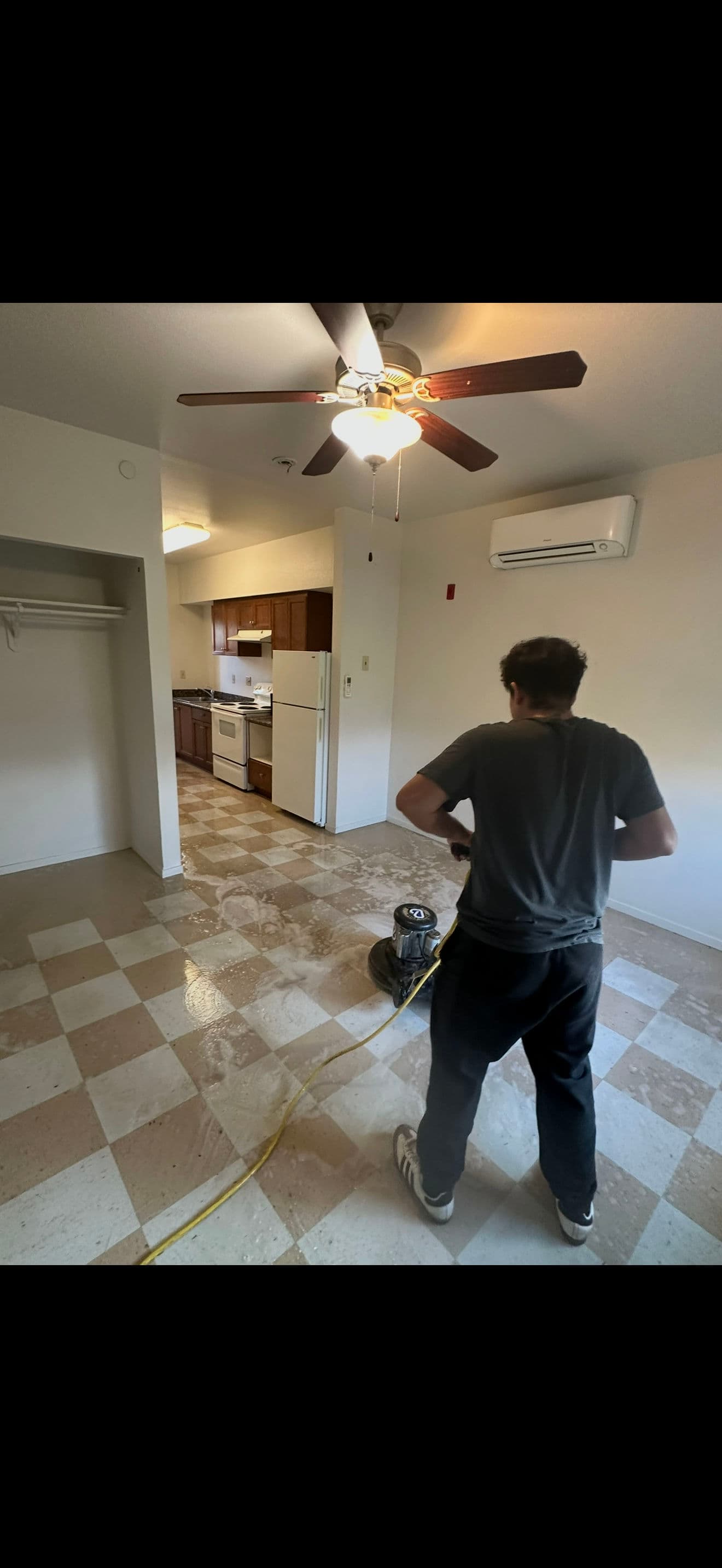 Gallery photos for Apartment Unit Turnover with Strip and Wax Floor Service: Image #2